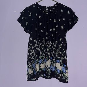 Large woman’s shirt Old Navy normal wear